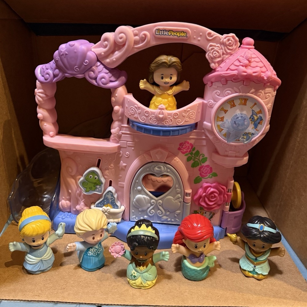 Fisher Price Little People Disney Princess Castle w 7 Figures Preowned Playset